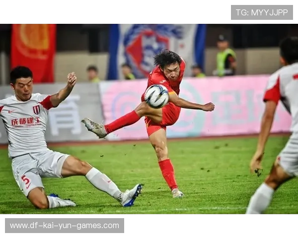 重庆铜梁龙迪马塔内切后横传，点球点位置出现空门